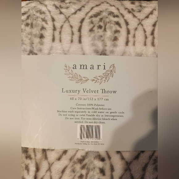 Amari Luxury Velvet Throw - Picture 3 of 5